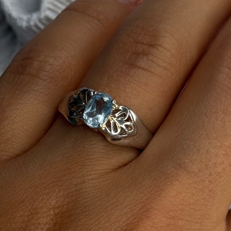 925 Sterling Silver Blue Topaz Ring Size 8