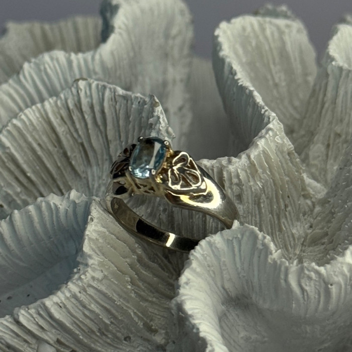 925 Sterling Silver Blue Topaz Ring Size 8