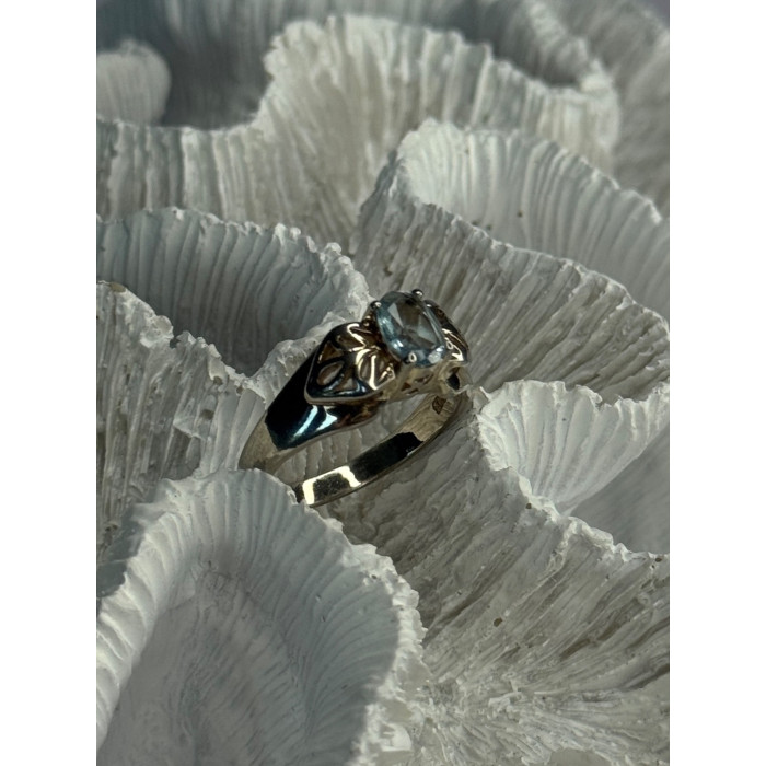 925 Sterling Silver Blue Topaz Ring Size 8