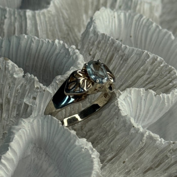 925 Sterling Silver Blue Topaz Ring Size 8