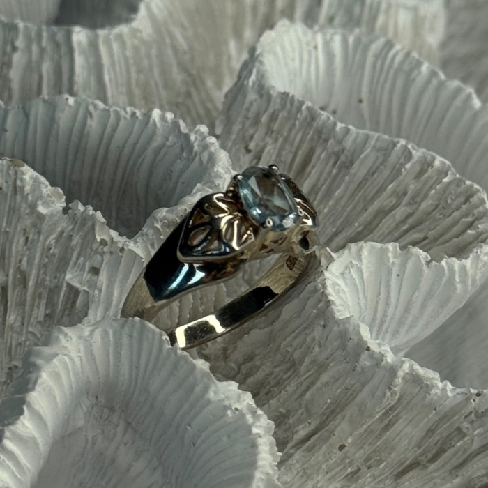 925 Sterling Silver Blue Topaz Ring Size 8