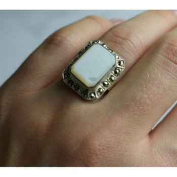 925 Sterling Silver Mother Of Pearl & Marcasites Ring Size 6.5