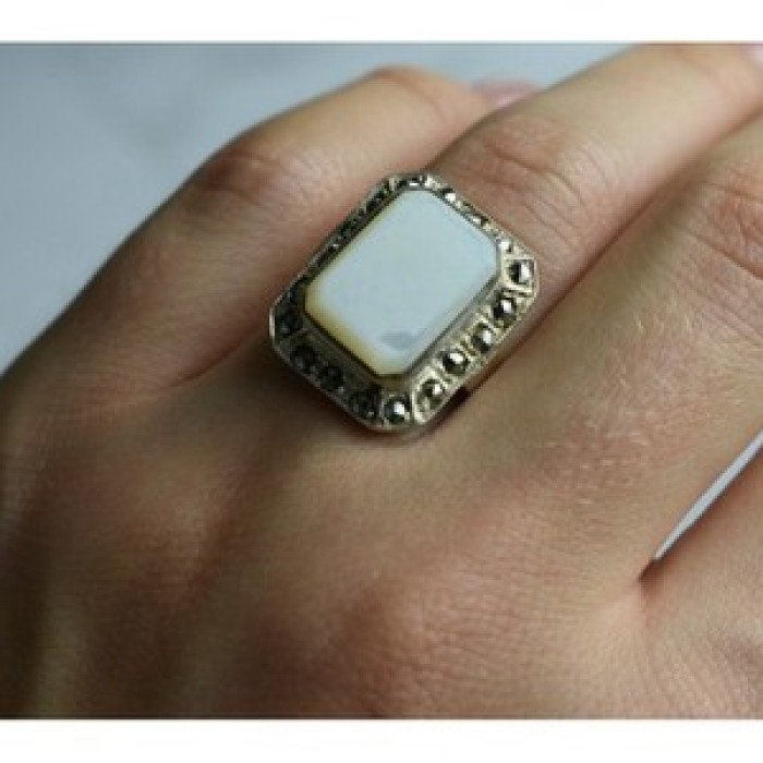 925 Sterling Silver Mother Of Pearl & Marcasites Ring Size 6.5