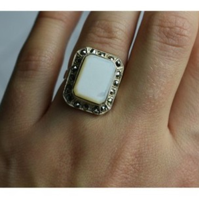 925 Sterling Silver Mother Of Pearl & Marcasites Ring Size 6.5