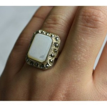 925 Sterling Silver Mother Of Pearl & Marcasites Ring Size 6.5
