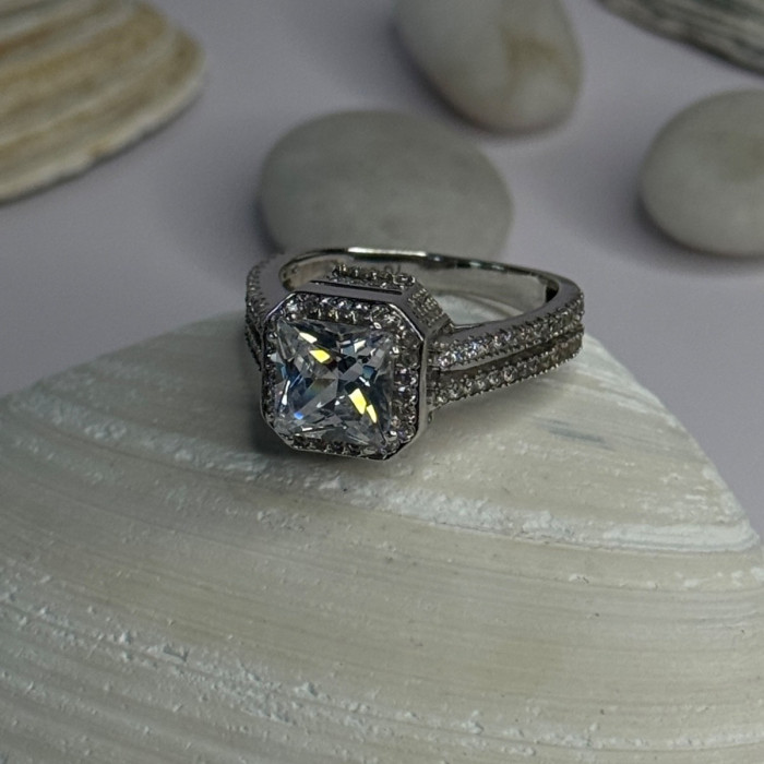 Shiny 925 Sterling Silver Cz Ring Size 10
