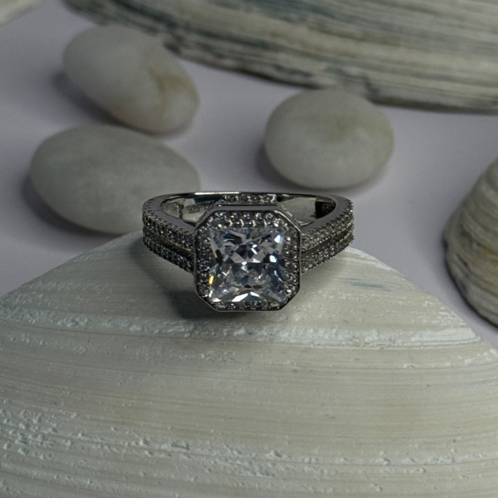 Shiny 925 Sterling Silver Cz Ring Size 10