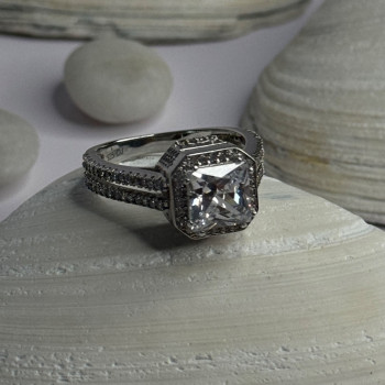 Shiny 925 Sterling Silver Cz Ring Size 10