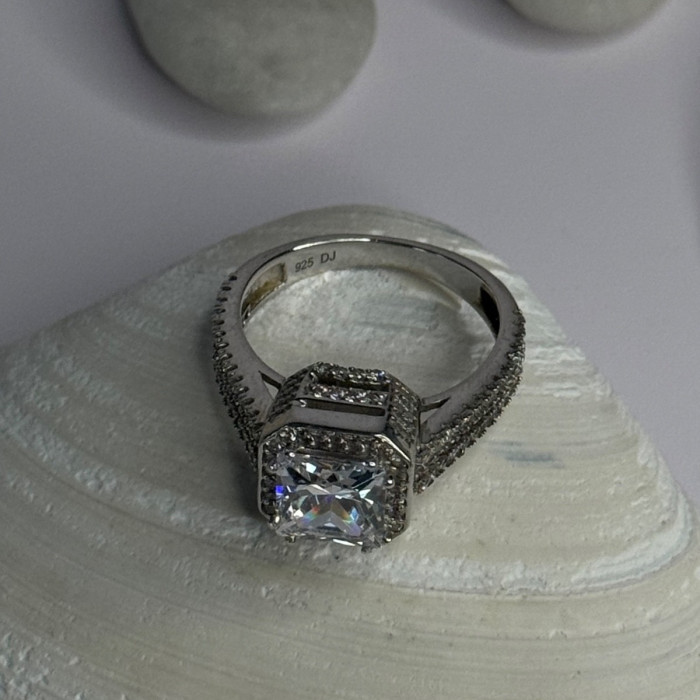 Shiny 925 Sterling Silver Cz Ring Size 10