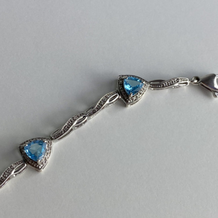 925 Sterling Silver Blue Topaz Bracelet Size 7 IN