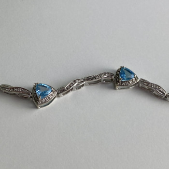 925 Sterling Silver Blue Topaz Bracelet Size 7 IN