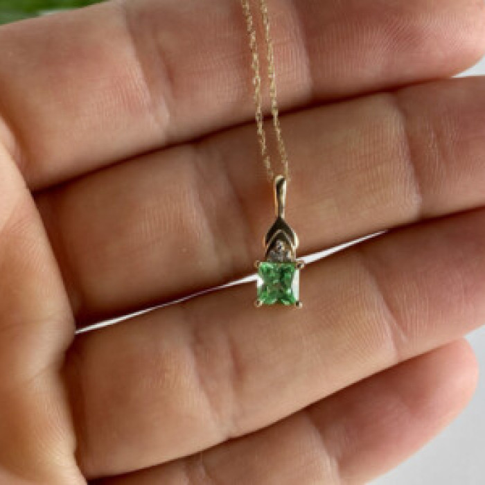 10K Yellow Gold Tsavorite & Diamonds Chain With Pendant