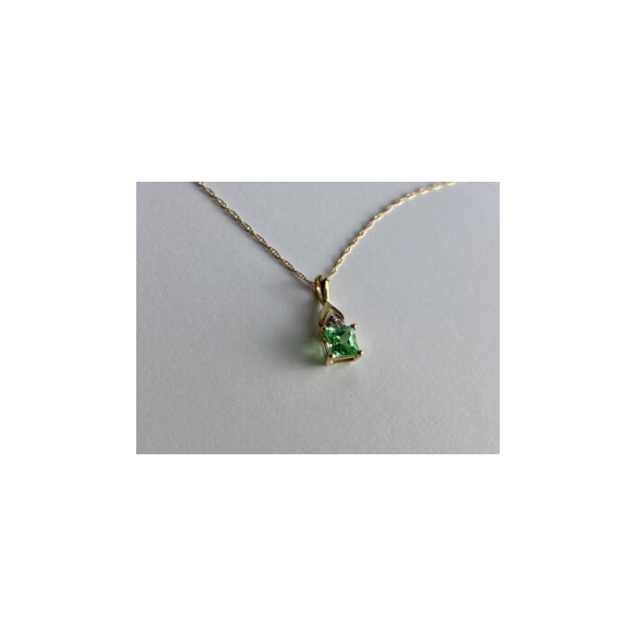 10K YELLOW GOLD TSAVORITE & DIAMONDS CHAIN WITH PENDANT