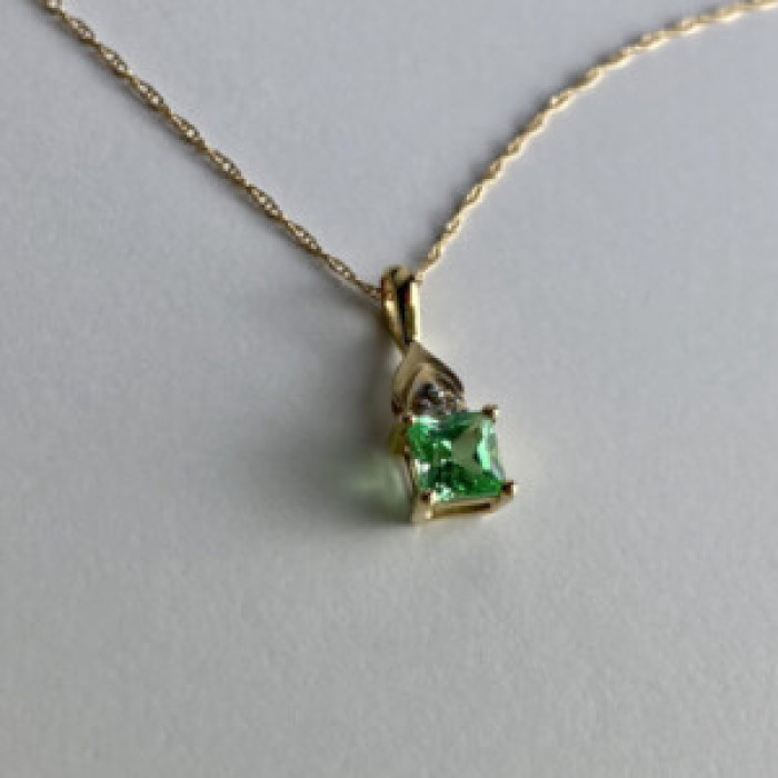 10K Yellow Gold Tsavorite & Diamonds Chain With Pendant
