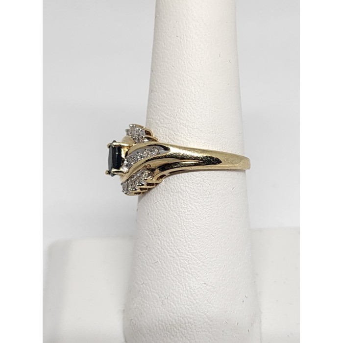 10K YELLOW GOLD  BLUE & WHITE SAPPHIRE RING SIZE 6