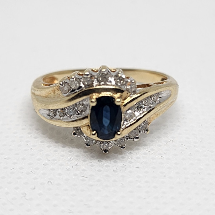 10K Yellow Gold Blue & White Sapphire Ring Size 6