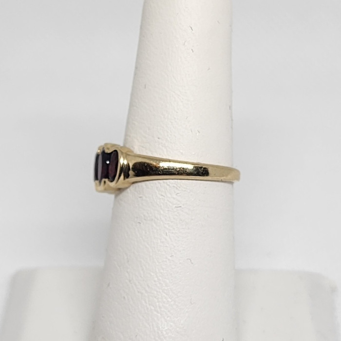 10K 417 Yellow Gold & Garnet Ring MW Size 6