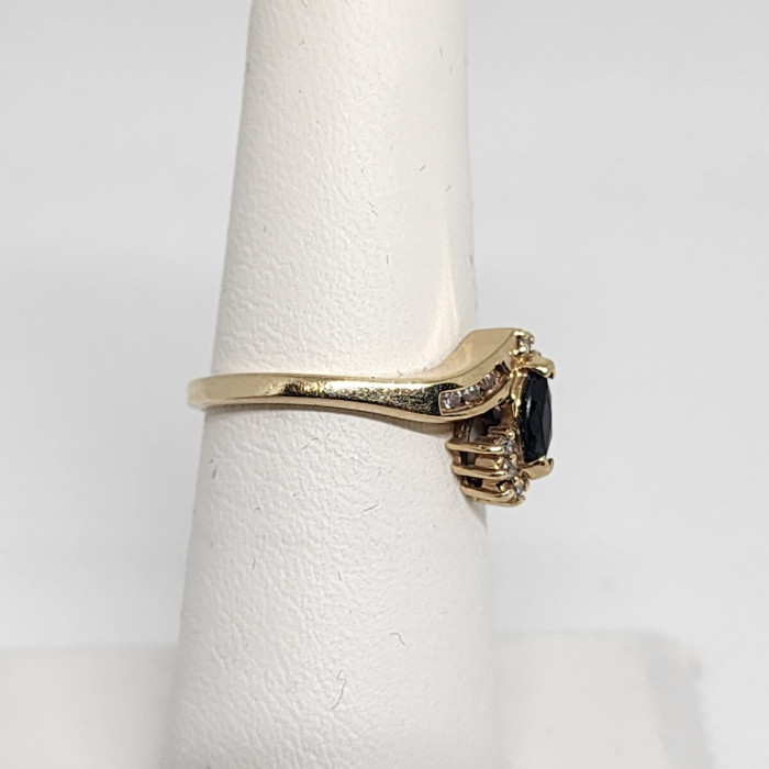 10K Yellow Gold Sapphire & Diamonds Ring Size 5.5