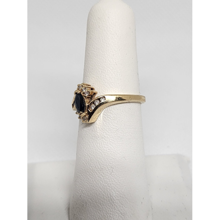 10K YELLOW GOLD SAPPHIRE & DIAMONDS RING  SIZE 5.5