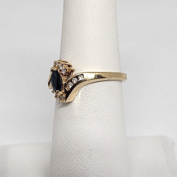 10K Yellow Gold Sapphire & Diamonds Ring Size 5.5