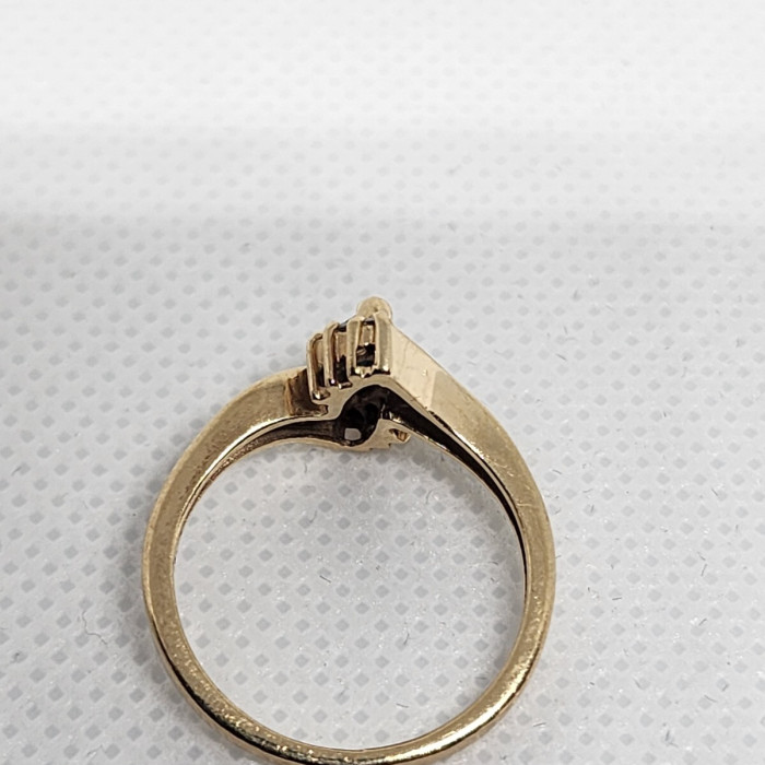 10K Yellow Gold Sapphire & Diamonds Ring Size 5.5