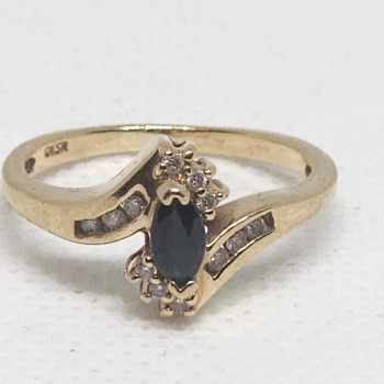 10K Yellow Gold Sapphire & Diamonds Ring Size 5.5