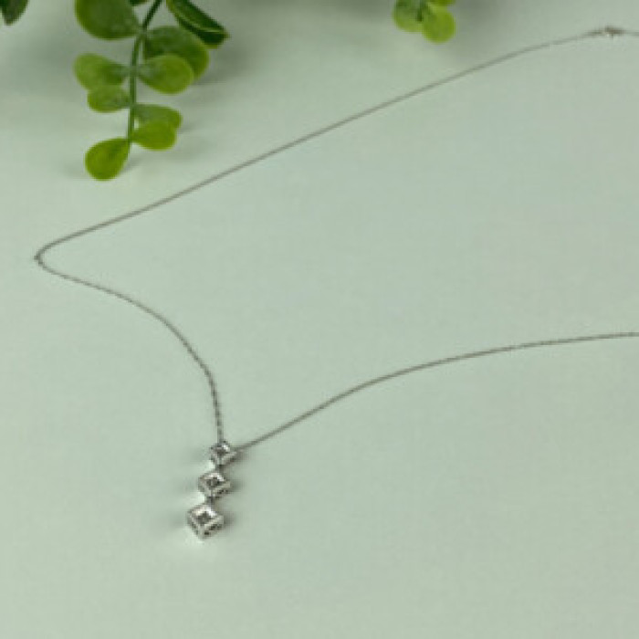 10K White Gold Diamonds Chain With Pendant