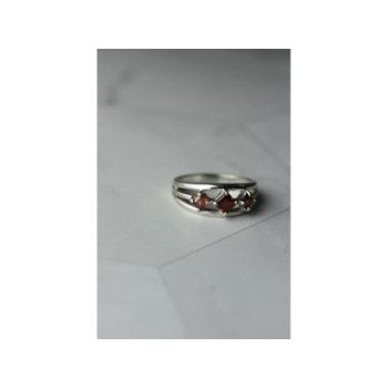 925 Sterling Silver Garnet Ring Size 6.5
