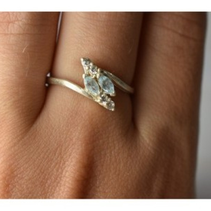 925 Sterling Silver Blue Spinel & CZ Ring Size 9