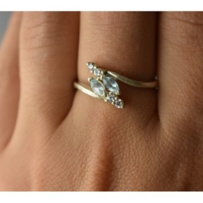 925 Sterling Silver Blue Spinel & CZ Ring Size 9
