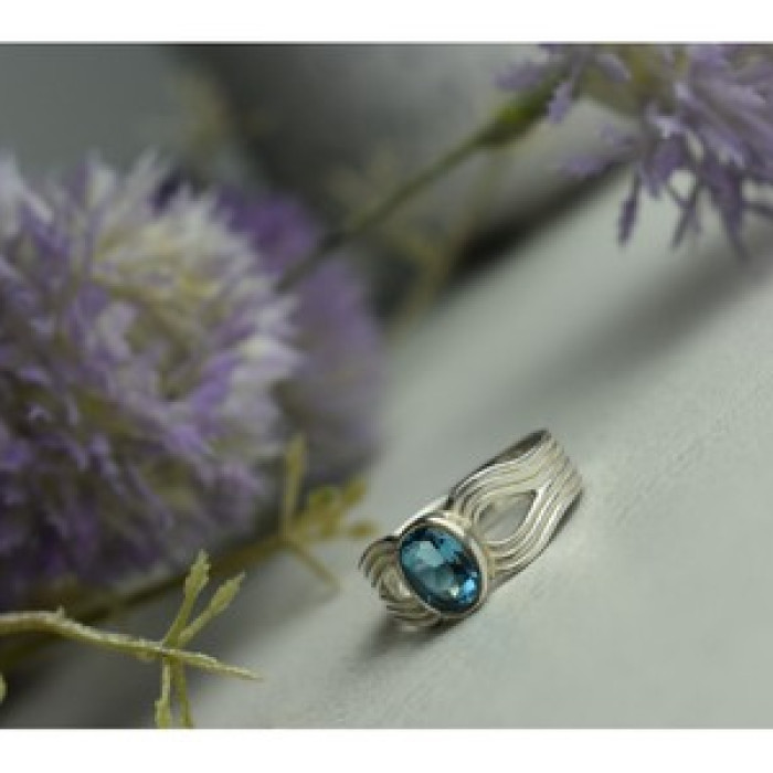 925 Sterling Silver Blue Spinel Ring Size 7
