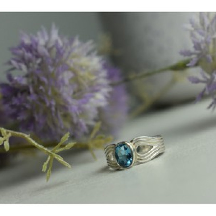 925 Sterling Silver Blue Spinel Ring Size 7