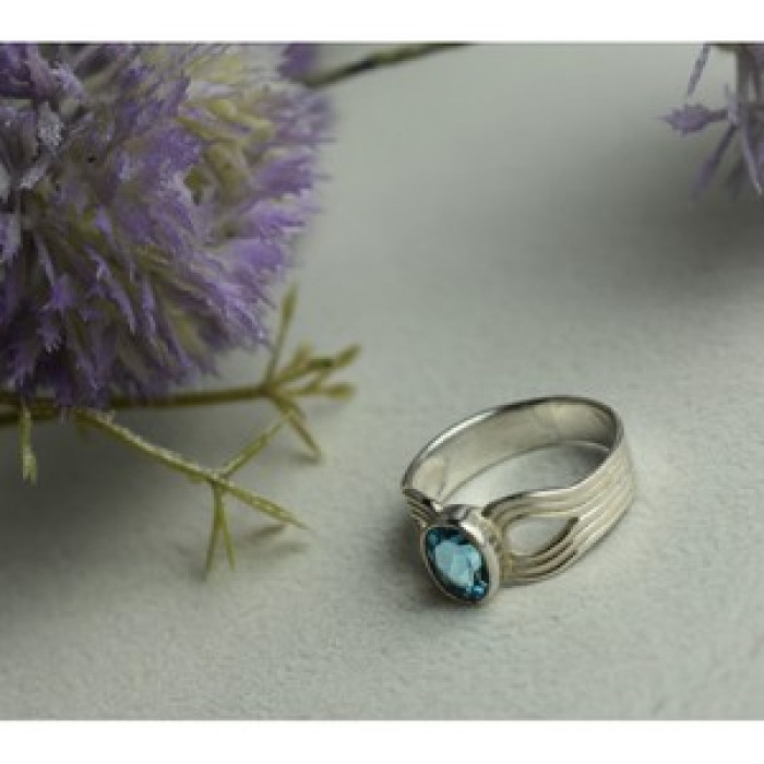 925 Sterling Silver Blue Spinel Ring Size 7