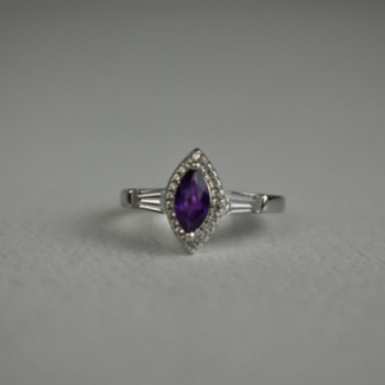 925 Sterling Silver Amethyst & Colorless Spinel Ring Size 8