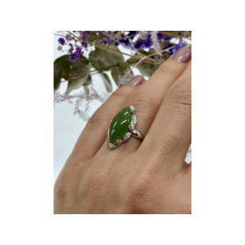 925 Sterling Silver Green Nephrite ( Jade ) Ring Size 7