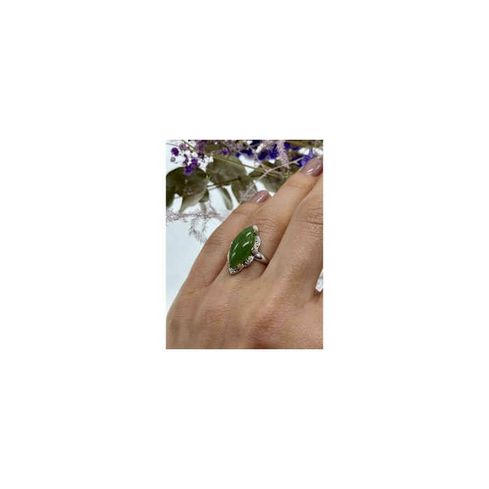 925 Sterling Silver Green Nephrite ( Jade ) Ring Size 7