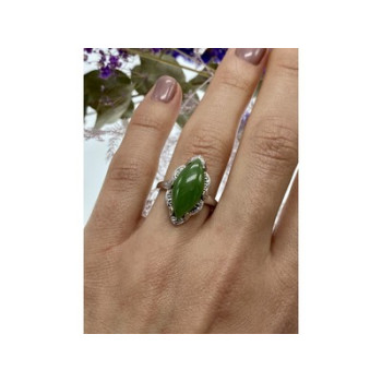 925 Sterling Silver Green Nephrite ( Jade ) Ring Size 7