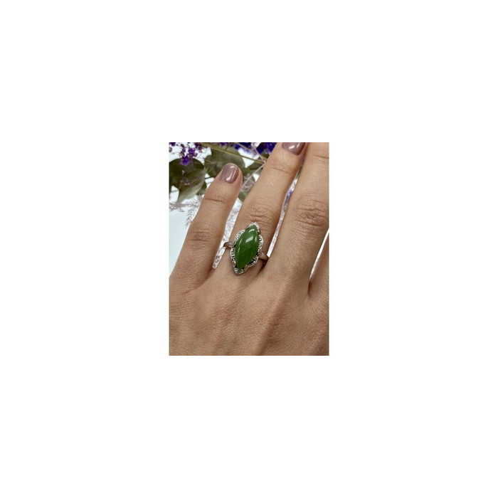 925 Sterling Silver Green Nephrite ( Jade ) Ring Size 7