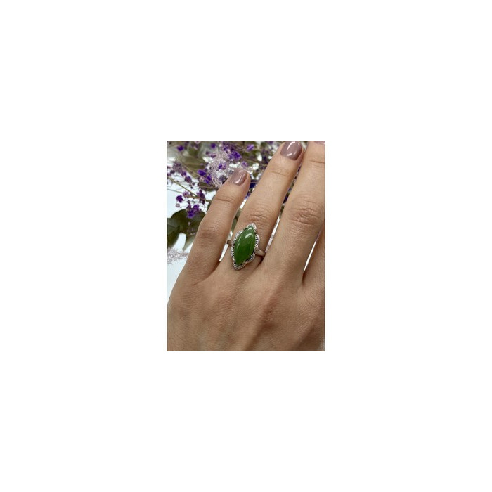 925 Sterling Silver Green Nephrite ( Jade ) Ring Size 7