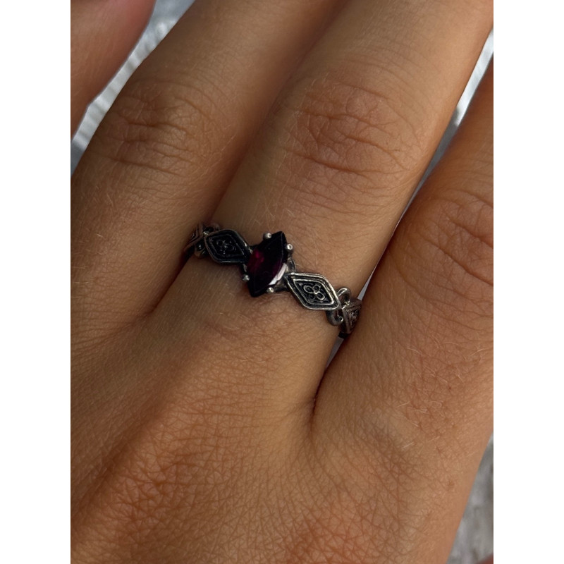 925 Sterling Silver Garnet Ring Size 9.5