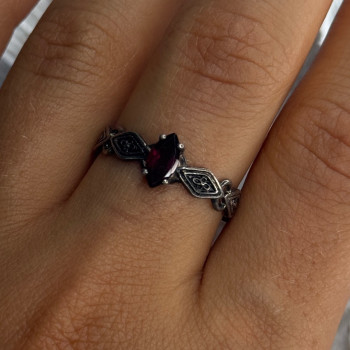 925 Sterling Silver Garnet Ring Size 9.5