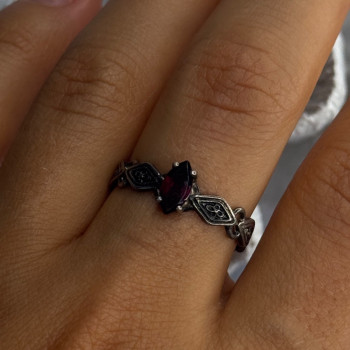 925 Sterling Silver Garnet Ring Size 9.5