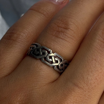 Elegant 925 Sterling Silver Ring Size 7