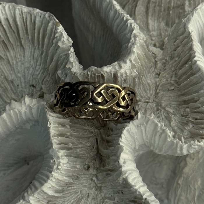 Elegant 925 Sterling Silver Ring Size 7