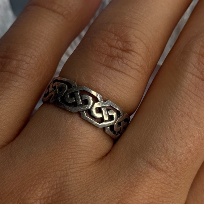Elegant 925 Sterling Silver Ring Size 7