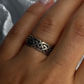 Elegant 925 Sterling Silver Ring Size 7