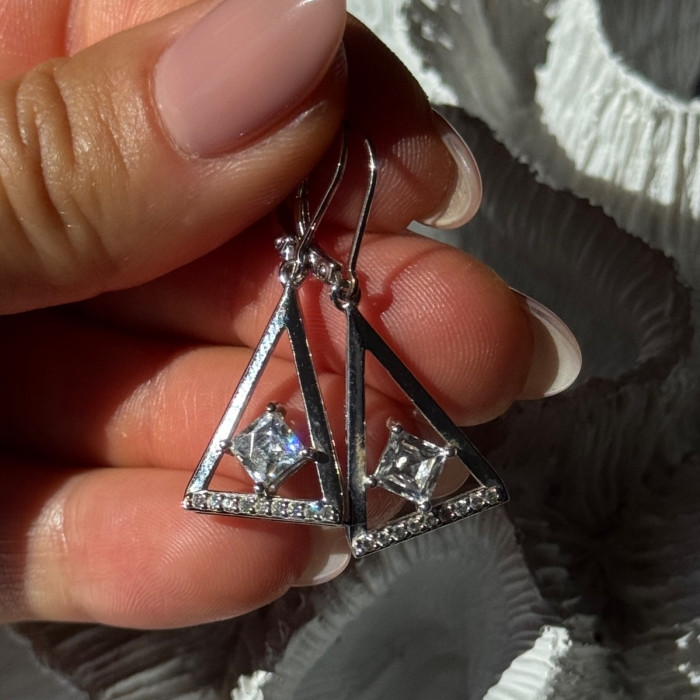 925 Sterling Silver Tycoon Cz Earrings Length 1.45 Inch