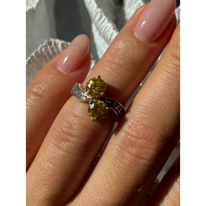 Shiny 925 Sterling Silver Cz Ring Size 4.5