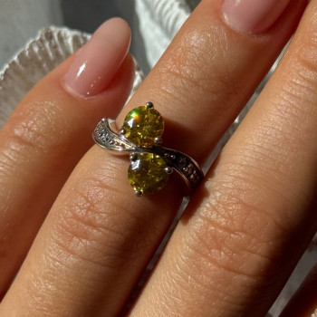 Shiny 925 Sterling Silver Cz Ring Size 4.5