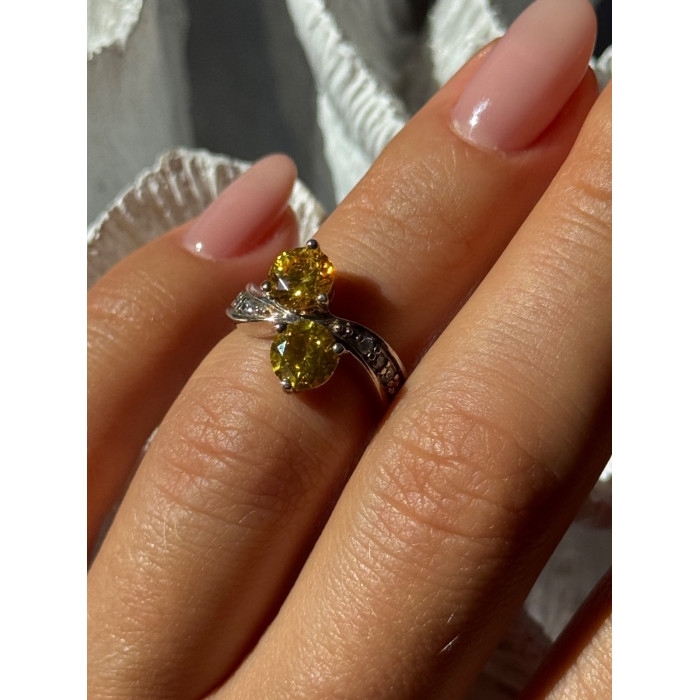 Shiny 925 Sterling Silver Cz Ring Size 4.5